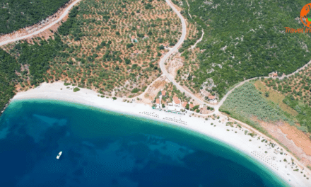 “Απομονωθείτε” σε μια από τις ομορφότερες παραλίες της Πελοποννήσου (vid)