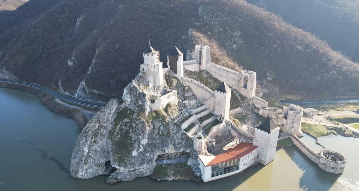 Golubac Fortress, ένα εκπληκτικό κάστρο στις όχθες του Δούναβη που ελάχιστοι γνωρίζουν (vid)