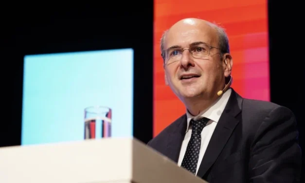 Χατζηδάκης: Ήπια λύση στις βραχυχρόνιες μισθώσεις – Αύξηση των ξένων επενδύσεων στα ελληνικά ακίνητα