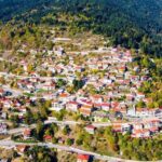 Το κουκλίστικο χωριό με την καταπληκτική θέα και τη γνωστή “φιδίσια” διαδρομή (video)