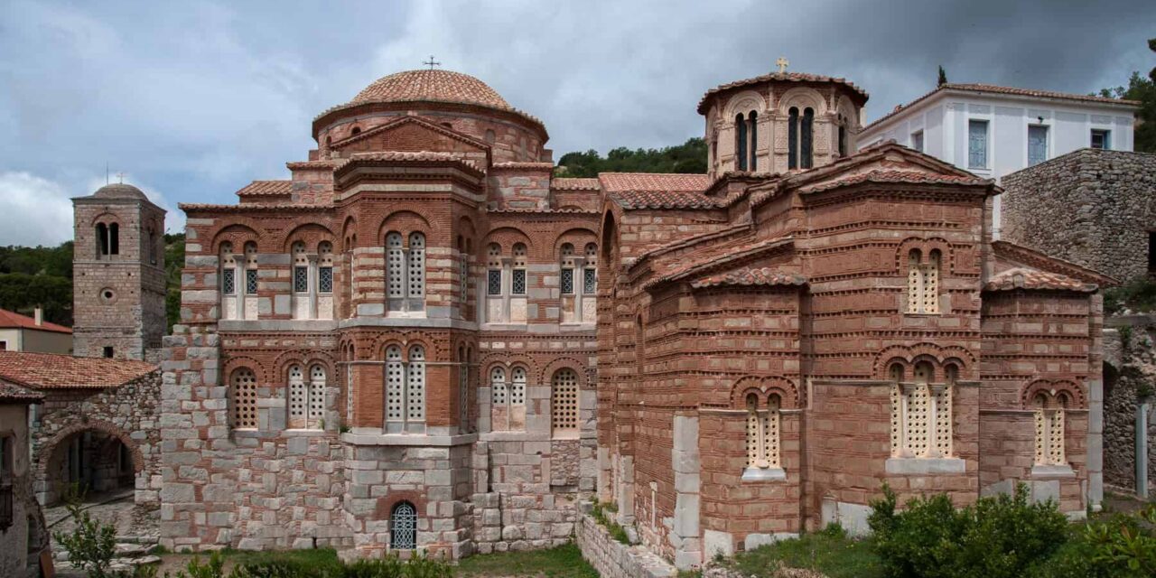 Αποκατάσταση και θωράκιση της Μονής του Οσίου Λουκά