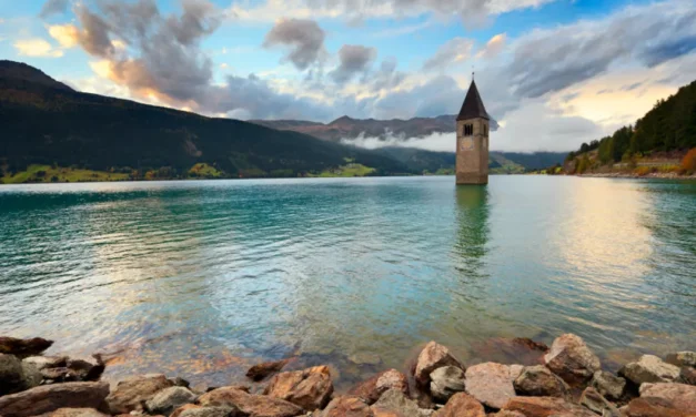 Curon, το απόκοσμο σκηνικό που ξετυλίγεται στα βουνά των Άλπεων (video)