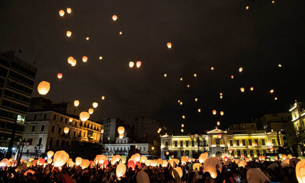 Η «Νύχτα των Ευχών» από την Πλατεία Κοτζιά θα φωτίσει και φέτος, Παραμονή των Χριστουγέννων, όλη την Αθήνα