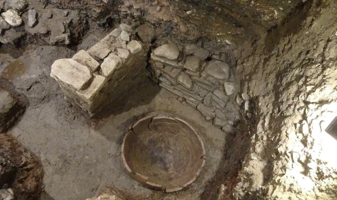 Στο φως μεγάλο μέρος της αρχικής βυζαντινής Τράπεζας του 10ου αιώνα στη Μονή Βατοπεδίου