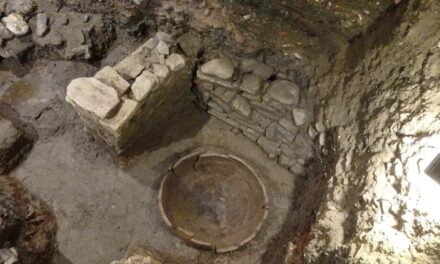 Στο φως μεγάλο μέρος της αρχικής βυζαντινής Τράπεζας του 10ου αιώνα στη Μονή Βατοπεδίου