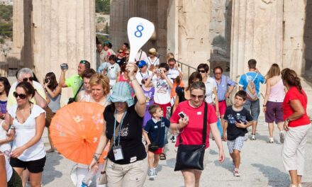 Υπ. Τουρισμού: Ξεκινάει ταχύρρυθμο πρόγραμμα κατάρτισης ξεναγών