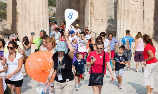 Υπ. Τουρισμού: Ξεκινάει ταχύρρυθμο πρόγραμμα κατάρτισης ξεναγών