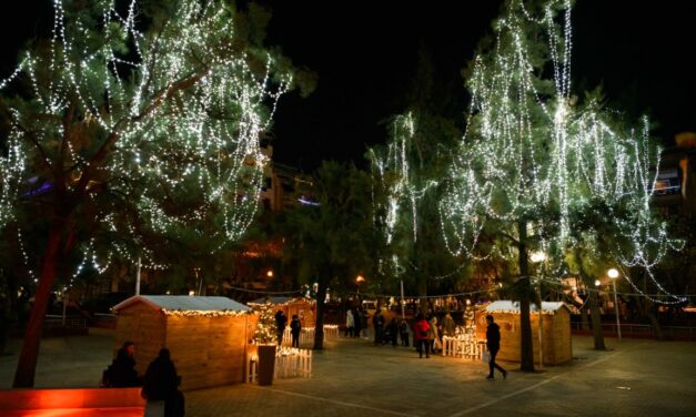Δέκα γειτονιές της Αθήνας μεταμορφώνονται σε «Χριστουγεννιάτικα Χωριά»