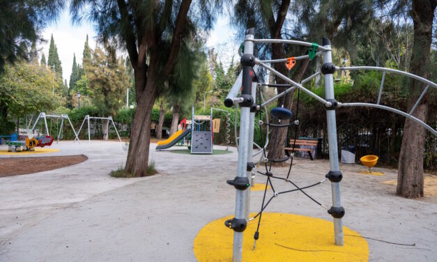 Παραδίδονται επτά νέες, σύγχρονες παιδικές χαρές στις γειτονιές της Αθήνας