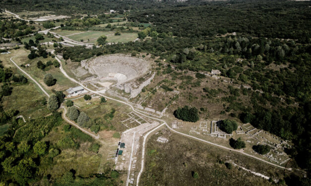 Σημαντικά εκθέματα από το Ιερό του Διός και της Διώνης στη Δωδώνη στην Αθήνα