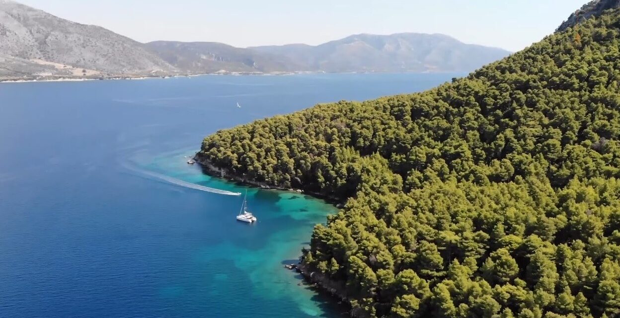 Το καταπράσινο νησί που φτάνει κάποιος σε μόλις 20 λεπτά με το καράβι (video)