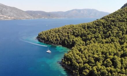 Το καταπράσινο νησί που φτάνει κάποιος σε μόλις 20 λεπτά με το καράβι (video)