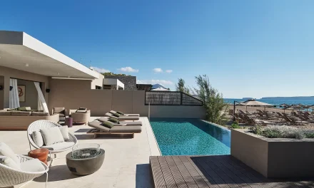 Το W Costa Navarino υποδέχεται τη νέα σεζόν στις 3 Μαΐου