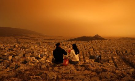 Επιμένει η αφρικανική σκόνη – Πότε υποχωρεί το πορτοκαλί πέπλο