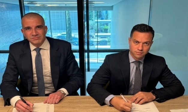 Υπογραφή μνημονίου συνεργασίας της Deloitte και της Πανελλήνιας Ομοσπονδίας Ξενοδόχων