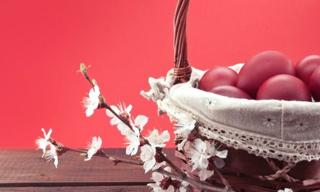 Πως να βάψετε τα ομορφότερα πασχαλινά αυγά – Τα μυστικά που πρέπει να γνωρίζετε