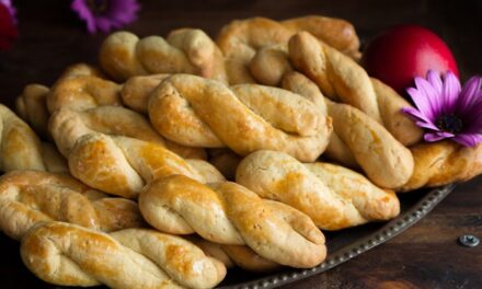 Τι συμβολίζει η Μ. Τετάρτη – Το ακριβό μύρο, το ευχέλαιο και τα πασχαλοκούλουρα