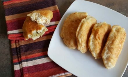 Πισία: Τα λαχταριστά ποντιακά πιροσκί με την πλούσια γέμιση