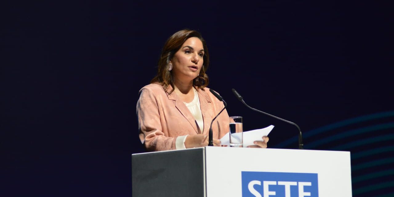 Η Όλγα Κεφαλογιάννη στη Γενική Συνέλευση του ΣΕΤΕ