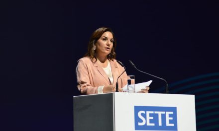 Η Όλγα Κεφαλογιάννη στη Γενική Συνέλευση του ΣΕΤΕ