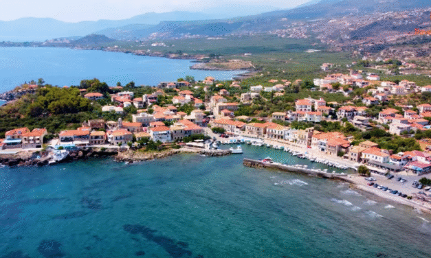 4 υπέροχα χωριά της Πελοποννήσου πάνω στο κύμα (video)