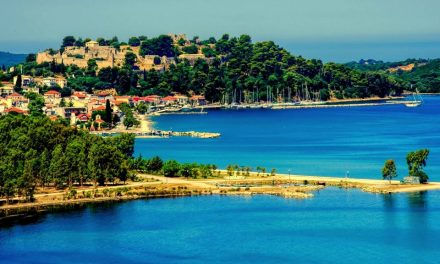 Κουκουμίτσα: Το πανέμορφο νησάκι στο οποίο πας… με τα πόδια!