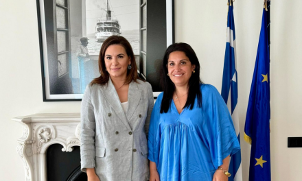 Συνάντηση Όλ. Κεφαλογιάννη με τη δήμαρχο Σπετσών