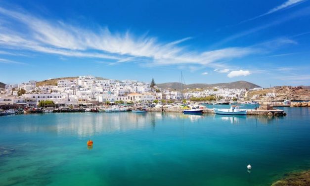 Conde Nast Traveller: Στην κορυφή Μήλος και Πάρος χάρη στο Instagram και το Netflix