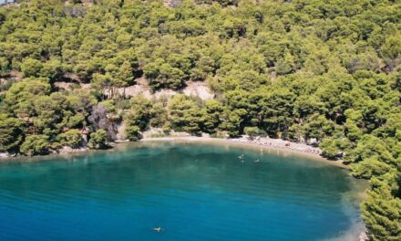 Πόρος: Υπέροχες καλοκαιρινές βουτιές στην αγκαλιά του Αργοσαρωνικού
