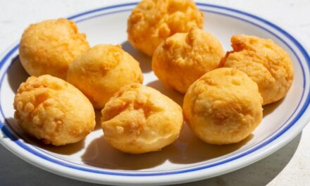 Σφουγγάτα: Λαχταριστές τυρομπουκίτσες από την Κύθνο