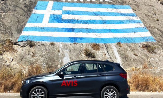 Ταξιδεύοντας με την AVIS στη σμαραγδένια… Λευκάδα!