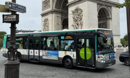 Γέμισαν Ελλάδα οι δρόμοι και το μετρό του Παρισιού