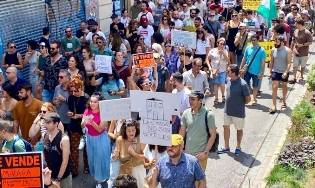 Ανεπιθύμητοι οι τουρίστες στη Βαρκελώνη: “Φτάνει! Ας βάλουμε όρια στον τουρισμό”