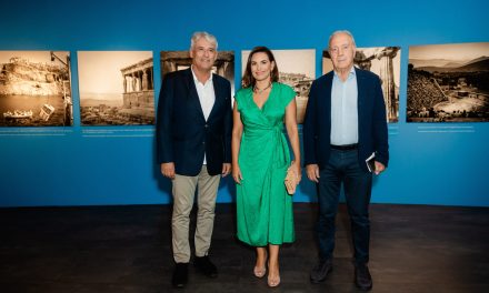 Η έκθεση φωτογραφίας του Robert McCabe θα ταξιδεύσει στην Ιαπωνία και θα προβάλει τον ελληνικό τουρισμό