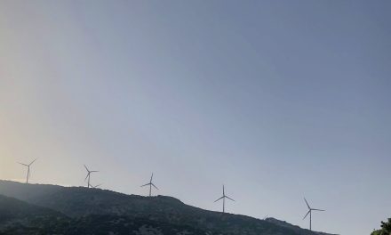 Όμιλος ΔΕΗ: Στρατηγική συμφωνία για εξαγορά ΑΠΕ από τους ομίλους Κοπελούζου & Σαμαρά