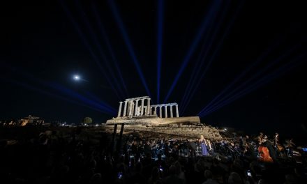 Η METLEN φωταγώγησε τον Ναό του Ποσειδώνα στο Σούνιο – Εντυπωσιακό αποτέλεσμα