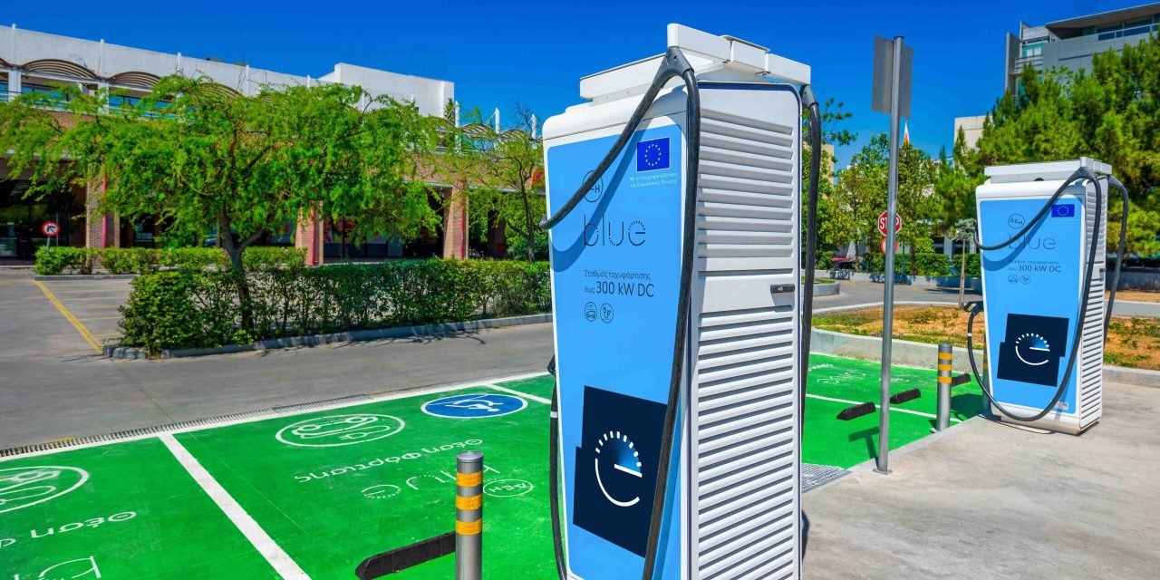bluePass: Νέα υπηρεσία από τη ΔΕΗ για φόρτιση ηλεκτρικού αυτοκινήτου σε δημόσιους φορτιστές ΔΕΗ blue και στο σπίτι