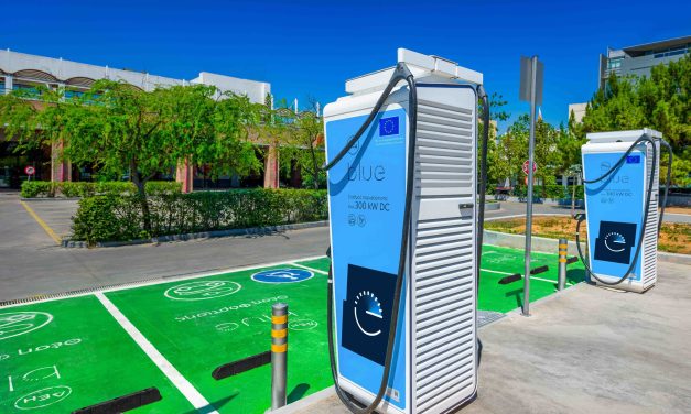 bluePass: Νέα υπηρεσία από τη ΔΕΗ για φόρτιση ηλεκτρικού αυτοκινήτου σε δημόσιους φορτιστές ΔΕΗ blue και στο σπίτι