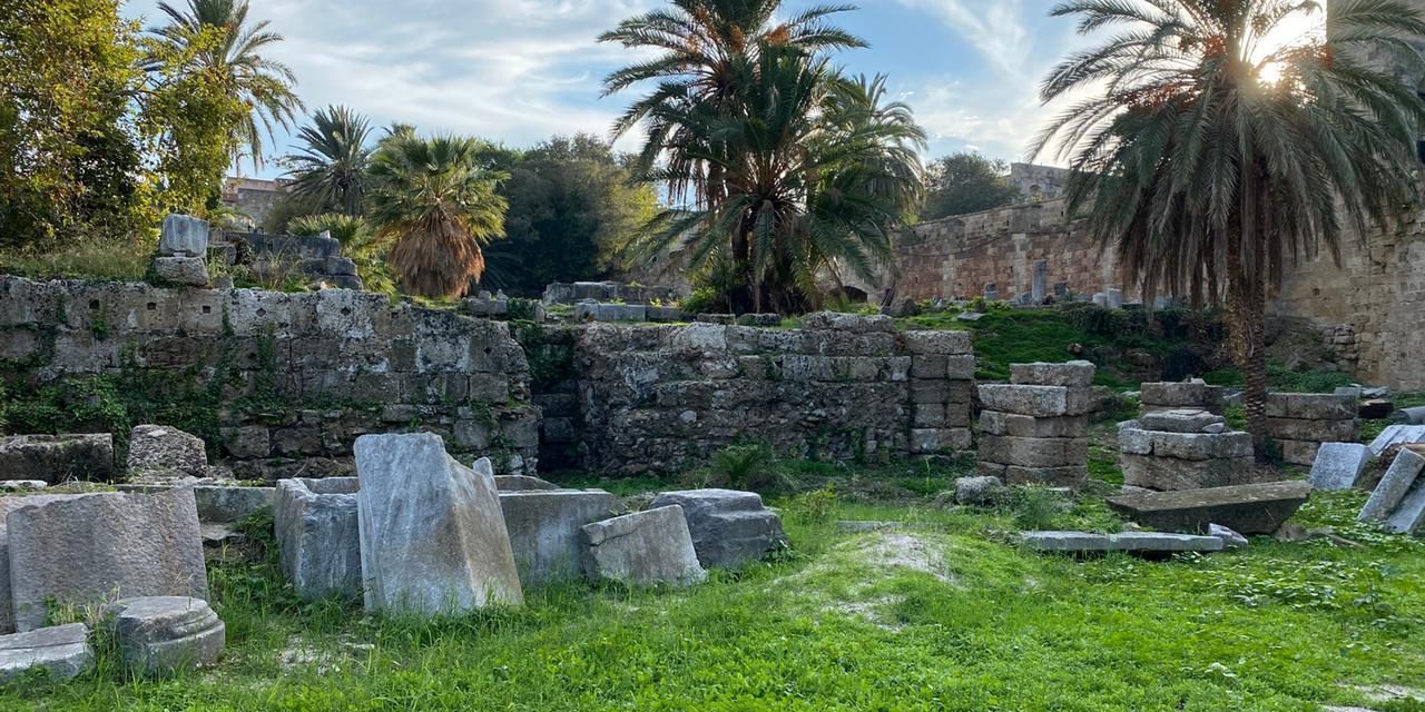 Μεταμορφώνεται η υπαίθρια Γλυπτοθήκη στην «Περβόλα» Ρόδου – Ένας μοναδικός περίπατος στη Μεσαιωνική Πόλη