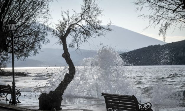 Καιρός: Επιμένουν και σήμερα οι θυελλώδεις άνεμοι