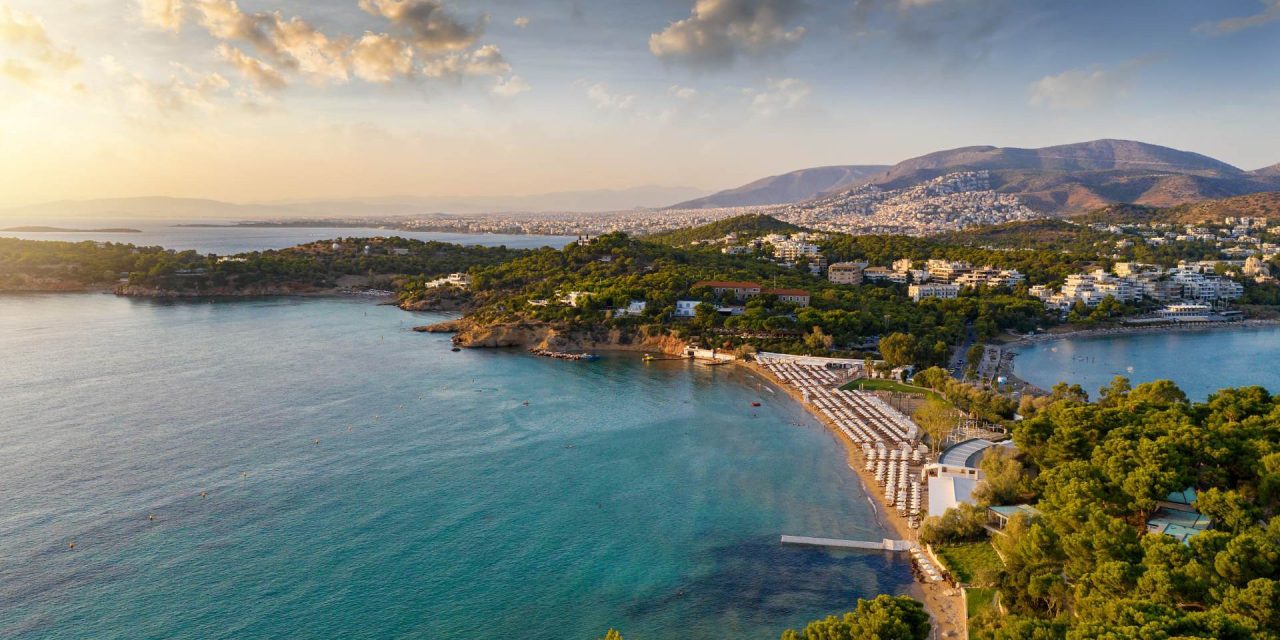 Forbes: H Αθηναϊκή Ριβιέρα στους top 12 προορισμούς στον κόσμο το 2025