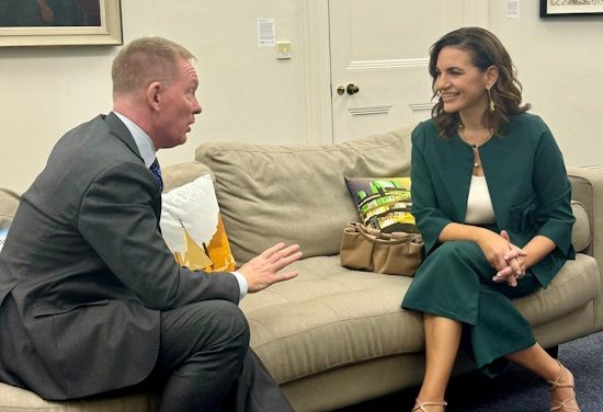 Συνάντηση Όλ. Κεφαλογιάννη με τον Βρετανό ομόλογό της στο Λονδίνο – Αναβαθμίζεται η τουριστική συνεργασία Ελλάδας – Βρετανίας