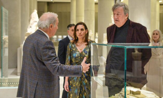 Εκδήλωση του Υπουργείου Τουρισμού στο Μουσείο Ακρόπολης με επίτιμο καλεσμένο τον Sir Stephen Fry