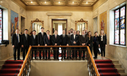 Αδελφοποίηση Αθήνας – Σαγκάης: «Καλούμε τους φίλους Κινέζους να βιώσουν τη μοναδική Αθηναϊκή εμπειρία»