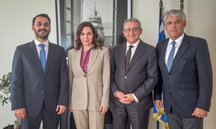 Σύσκεψη για τη Σαντορίνη στο Υπουργείο Τουρισμού