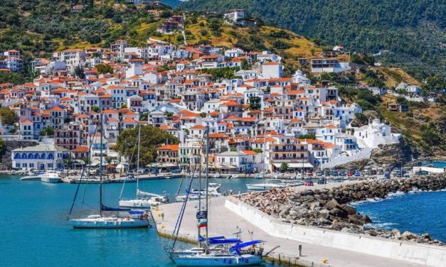 Η γαλλική Vogue «ανακαλύπτει» την εξωτική Σκόπελο