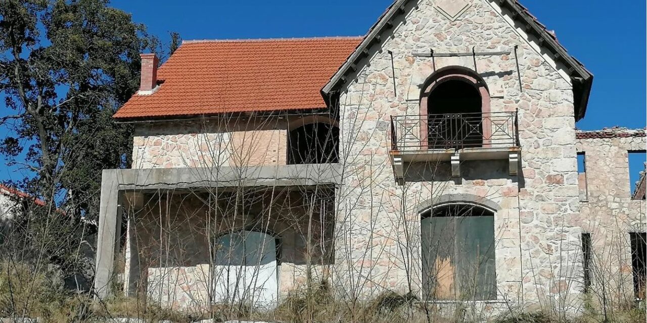 Τατόι: Έτσι θα είναι μετά την αποκατάστασή τους το Υπασπιστήριο και το συγκρότημα του Χοιροστασίου