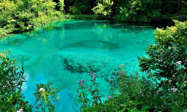 Εσείς γνωρίζατε τη μυστική “γαλάζια λίμνη” της Ελλάδας;