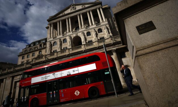 Υποχρεωτική από σήμερα η έκδοση ταξιδιωτικής άδειας για Ευρωπαίους που θέλουν να ταξιδέψουν στη Βρετανία