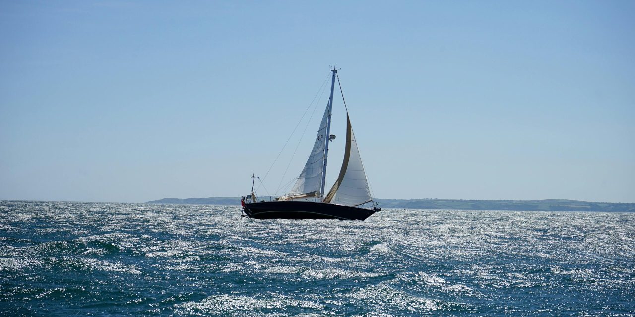 Καιρός: Ανάσα δροσιάς από σήμερα – Ενισχύονται τα μελτέμια